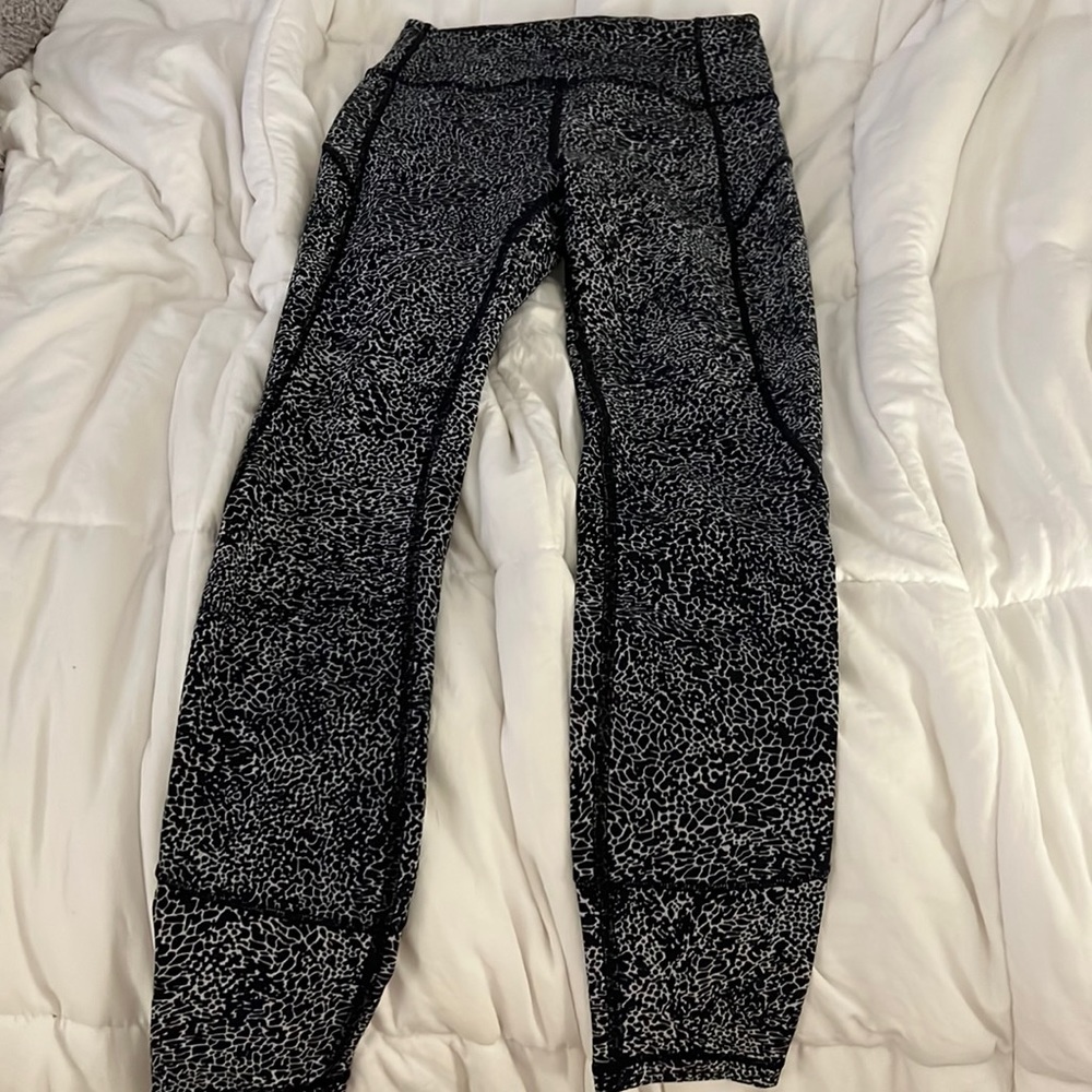 Lululemon In Movement Tight 25”